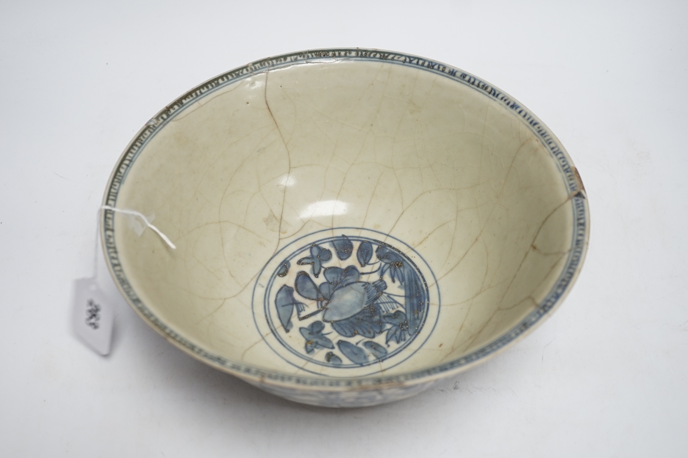 A Chinese Swatow blue and white basin, 16th / 17th century, 28cm diameter